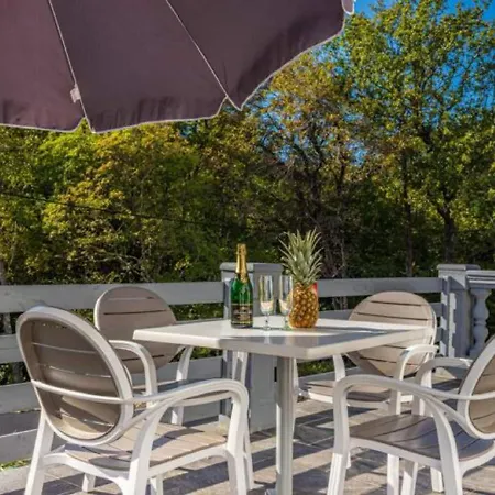 Adorable With Pool And Terrace Grižane